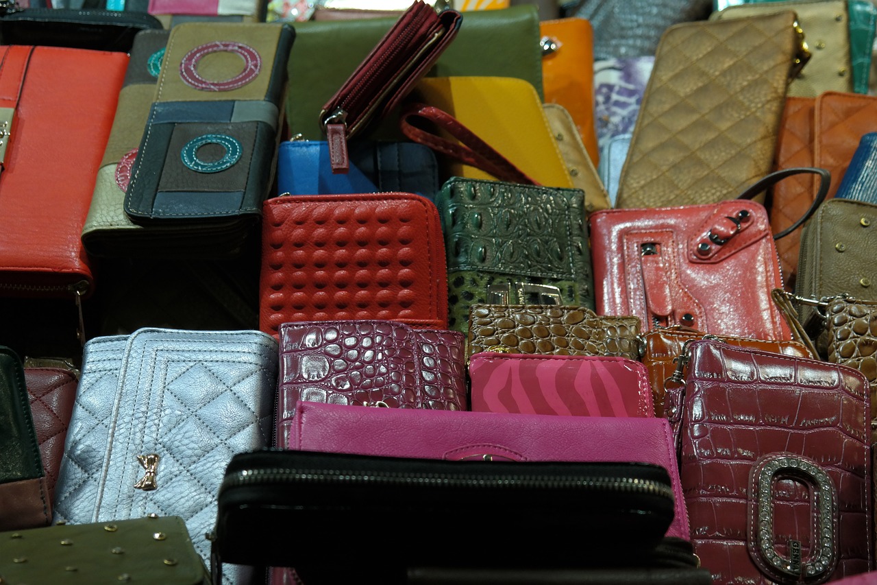 How to Use Wallets for Supporting Digital Communities